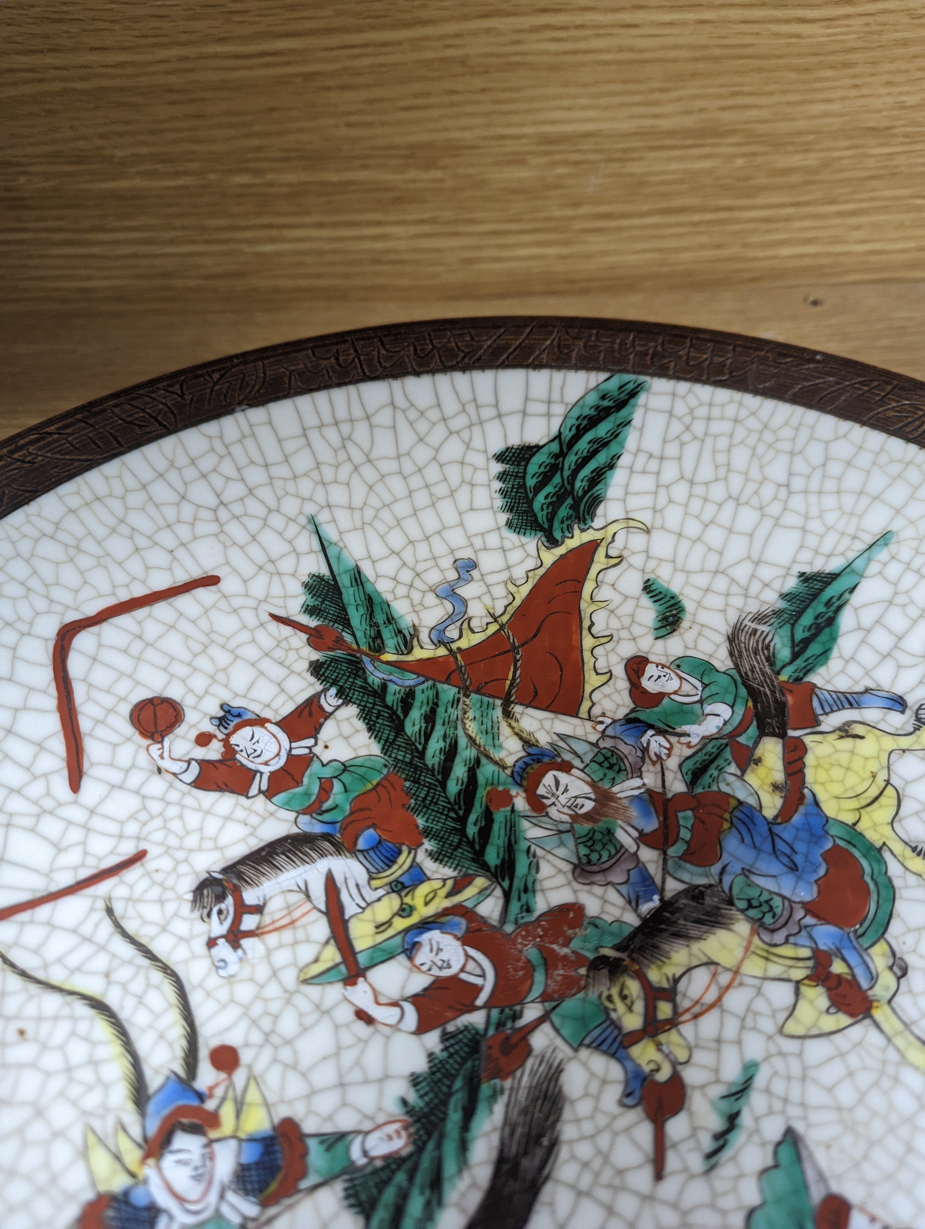 A Chinese famille verte 'warriors' crackle glaze dish 33cm